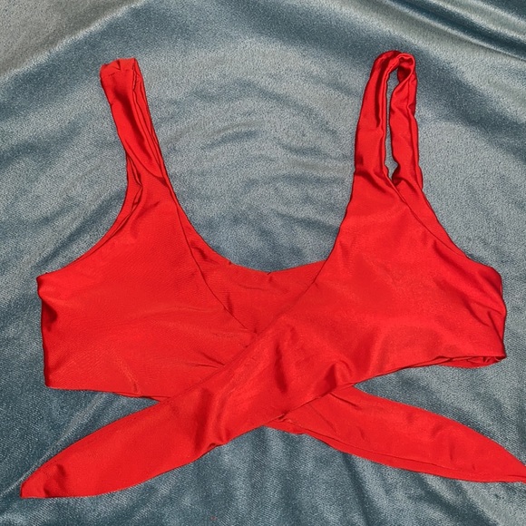 4 bikini tops - Picture 8 of 8